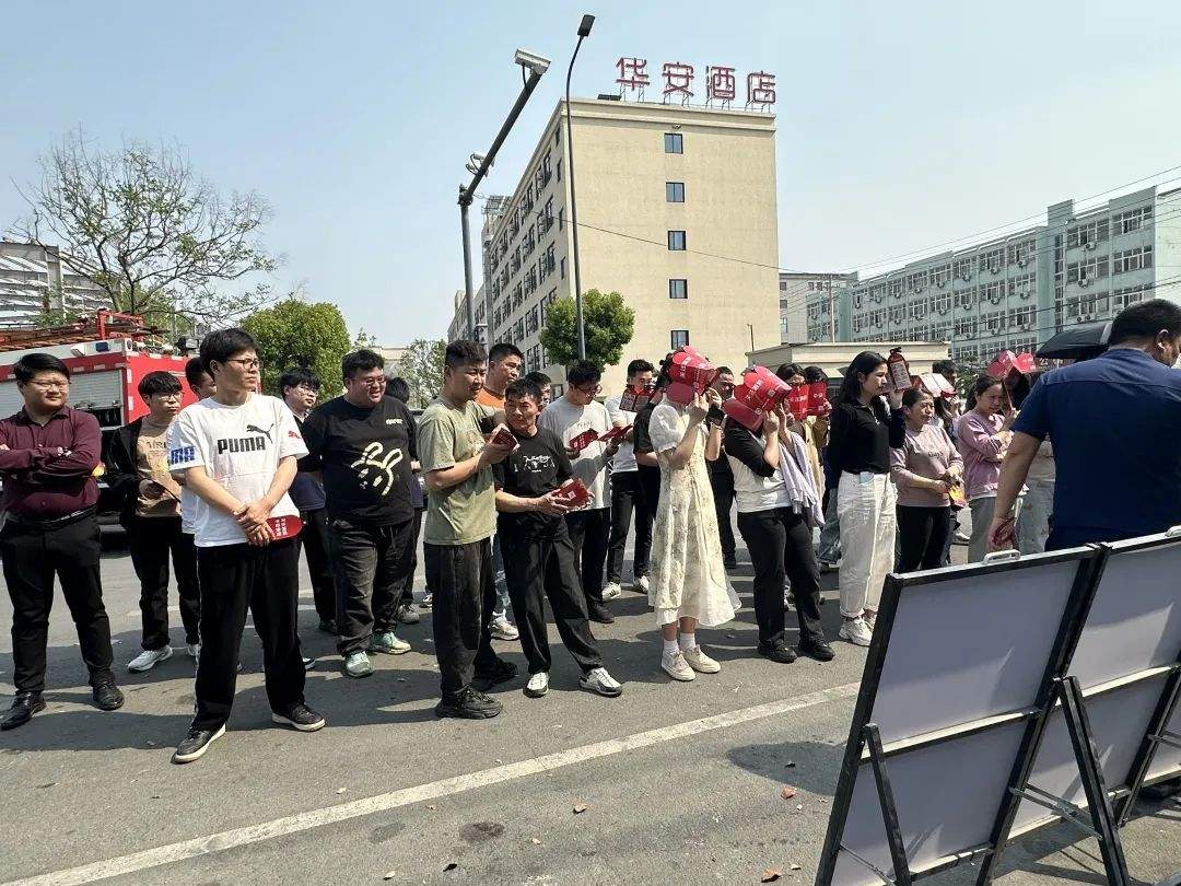 ပြင်းထန်သောဘေးကင်းလုံခြုံရေး firewall တစ်ခုတည်ဆောက်ရန်မီးလက်တွေ့လေ့ကျင့်ခန်းများတွင်စီးပွားရေးလုပ်ငန်းများတွင်ပြုလုပ်သည်